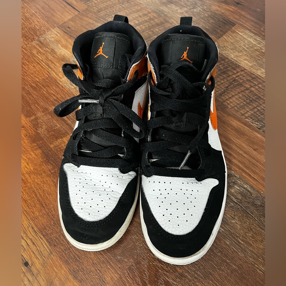 Jordan 1 Kids' Black and Orange Sneakers - Picture 2 of 6